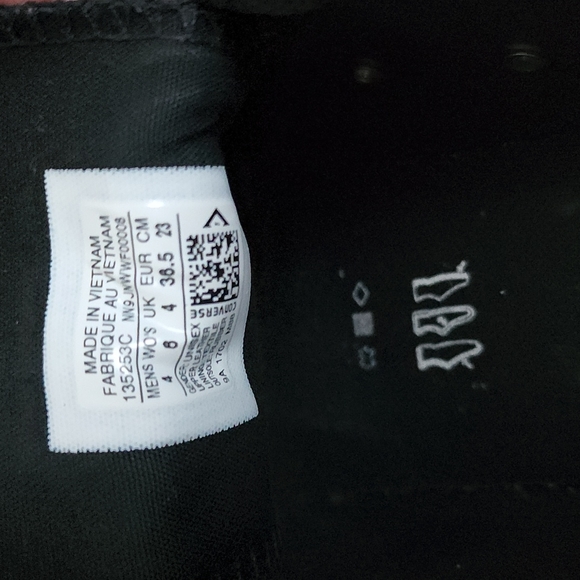 Converse Black Low Top - Picture 5 of 5